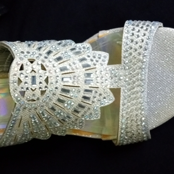 Shoes - Picture 3 of 4